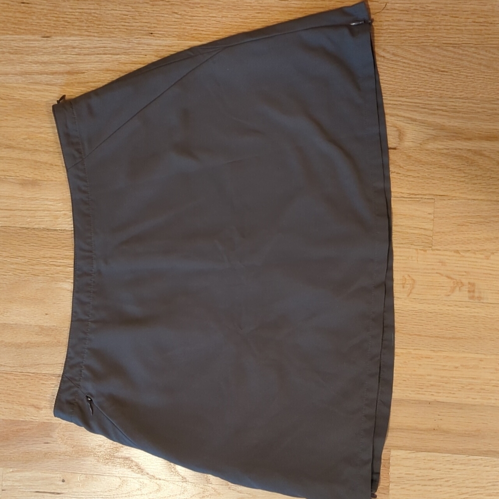 Patagonia Size 6 Taupe Duway Skort Professionally Hemmed Excellent condition